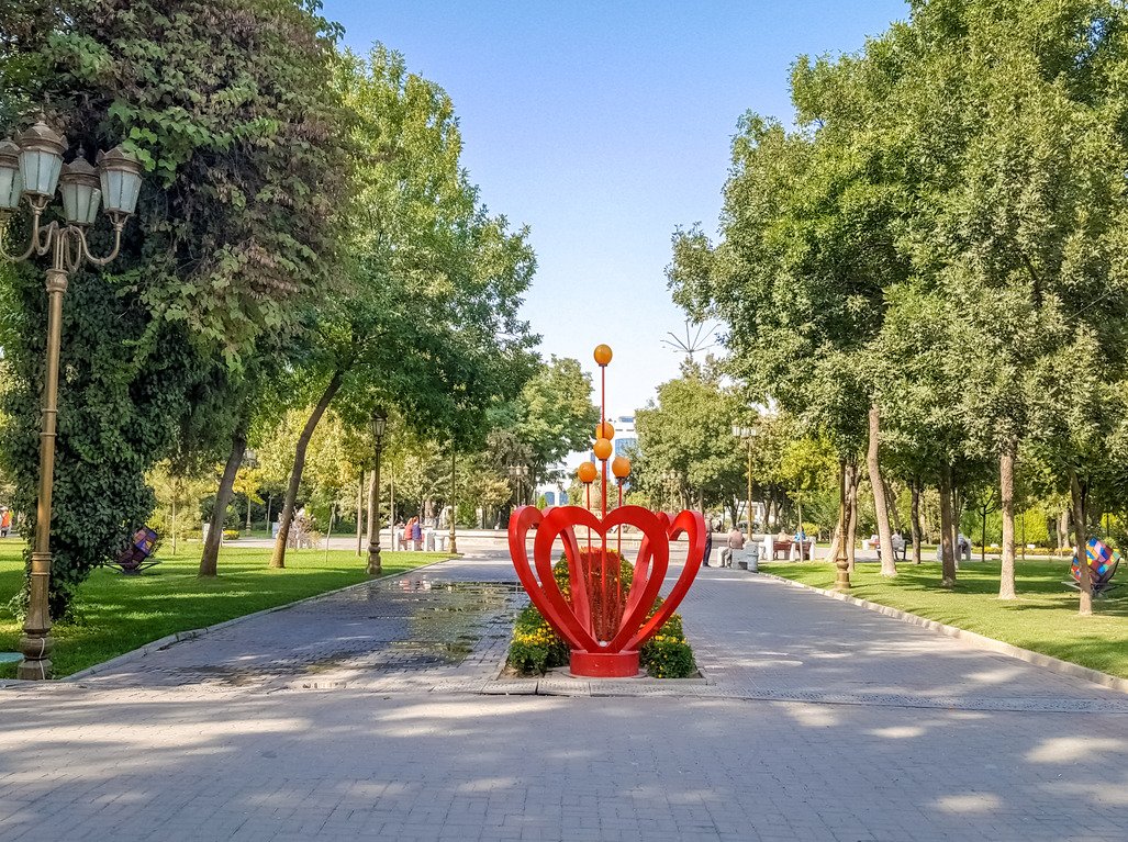 Broadway street Uzbekistan tour